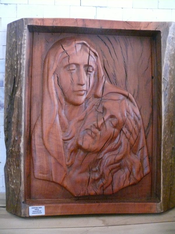 MERYEM ANA VE ISA PIETA 590X470X49 OKALIPTUS